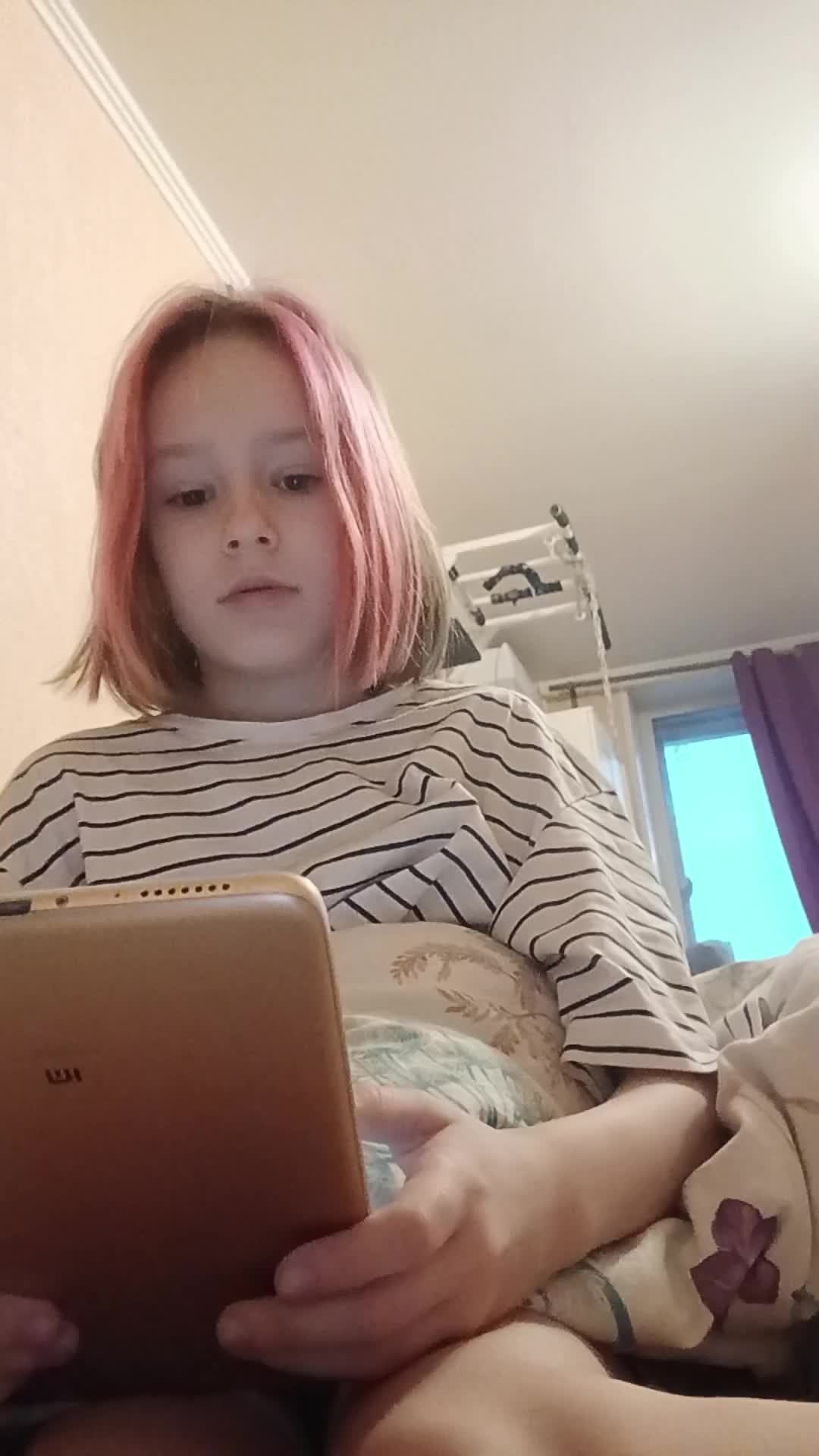 мне скучно 😐 смотреть онлайн