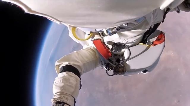 Уникальный прыжок с парашютом из стратосферы с высоты 39 км смотреть онлайн