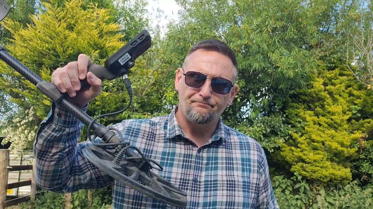 Metal detecting before the window closes : Which detector? смотреть онлайн