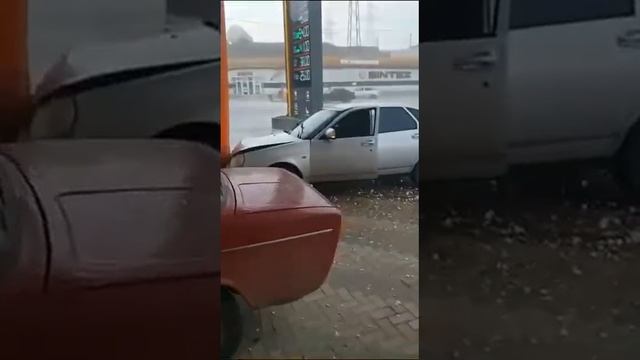 хотел укрыться от града, получилось как получилось смотреть онлайн