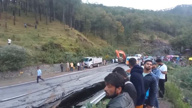 itna khataranaak accident dekhliya aaj😱😭 ||LIVE ACCIDENT SOLAN CHANDIGARH HIGHWAY😰|| смотреть онлайн