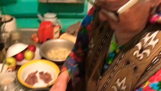 Эсэй готовится к гостям смотреть онлайн