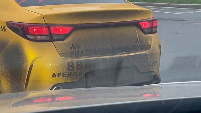 Таксист езда по встречной Рублёвское шоссе Москва