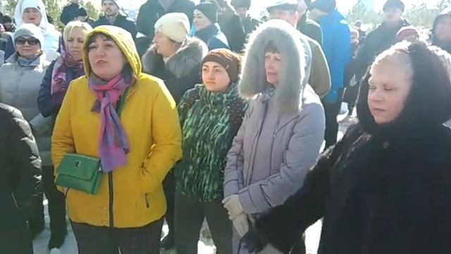 В просторном организовал итинг известный провокатор Семен Гунькин .Не дает жителям жить спокойно! смотреть онлайн
