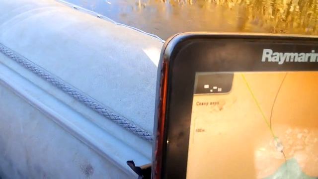 По протоке лед и вода