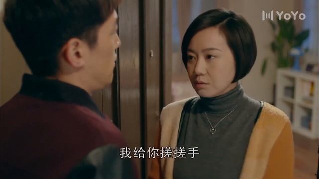 胡歌和闫妮酒后你侬我侬，在大门口忘情亲吻被婆婆撞见 смотреть онлайн