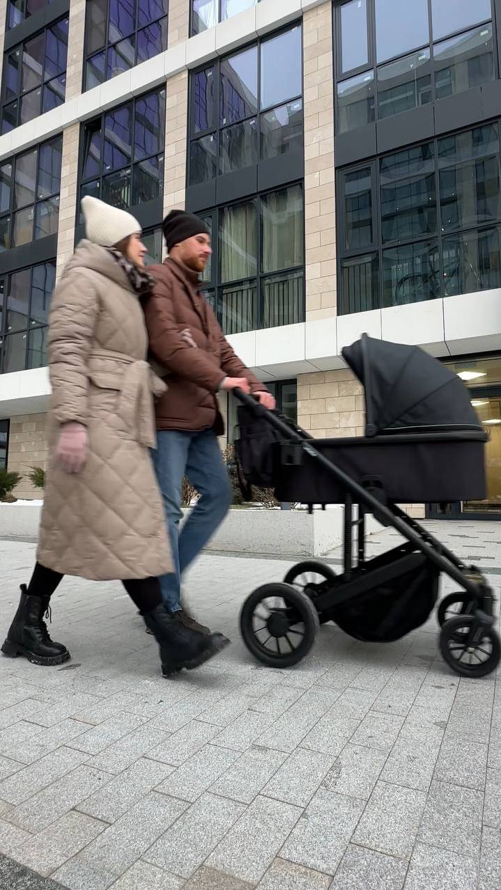 Первые прогулки втроем 💫 смотреть онлайн