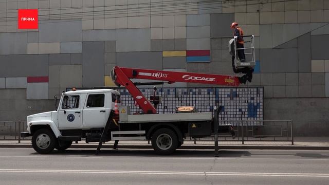 В Красноярске начали красить люки смотреть онлайн