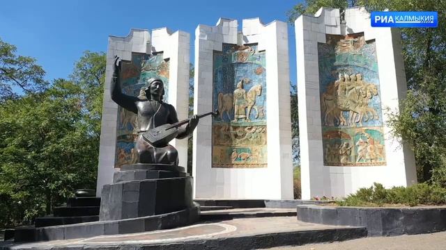 На 82-ом году жизни не стало заслуженного деятеля искусств Калмыцкой АССР Владимира Васькина смотреть онлайн