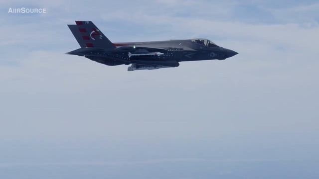 F-35C Drops First AGM-154 GPS-Guided Bomb (JSOW) смотреть онлайн