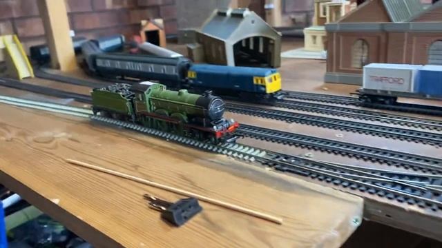 Triang  00 Gauge.R150 B12 LNER 8509 In Apple Green Steam Locomotive