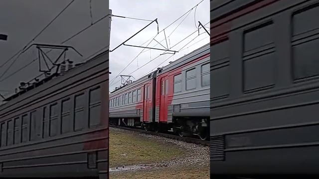 ЭД9М-0164 сообщением Минеральные Воды—Кисловодск следует по перегону Пятигорск—Скачки #поезда #ржд смотреть онлайн