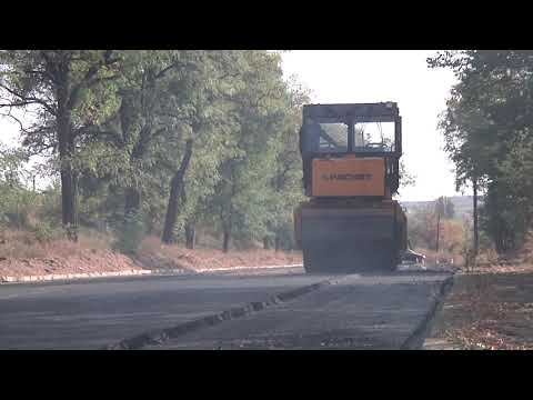 Ремонт дорог в Красном Луче продолжается. 