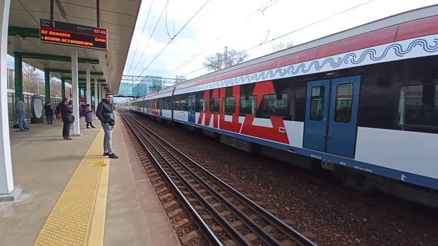 Электропоезд ЭГ2Тв Иволга на МЦД-2 Стрешнево смотреть онлайн