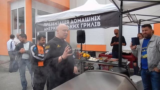 Американські грилі вже у Франківську смотреть онлайн