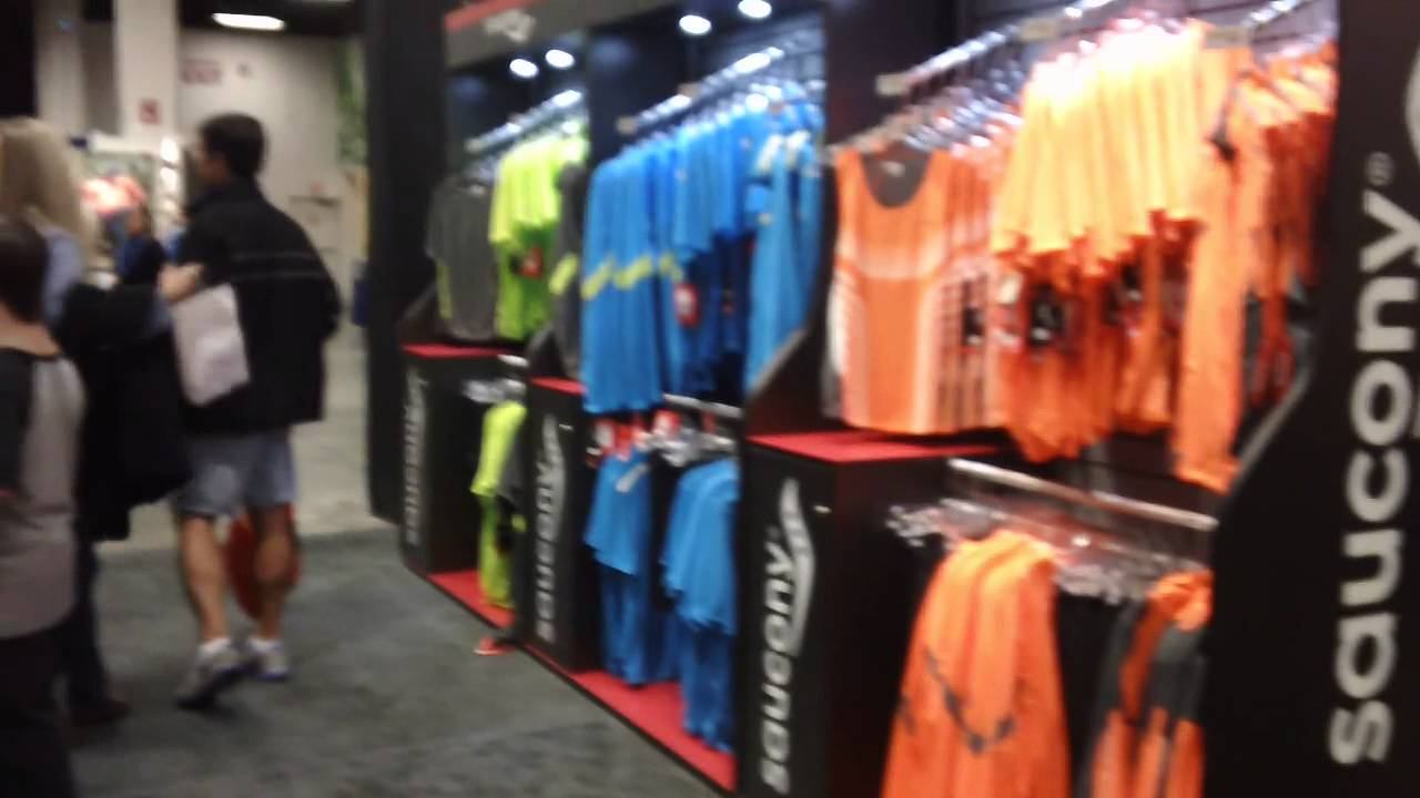 Boston Marathon Expo 2012 - Saucony Booth смотреть онлайн