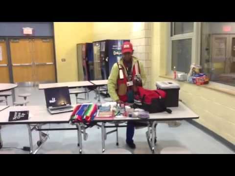 Vera shows off her Red Cross Go Bag - in Portuguese! смотреть онлайн