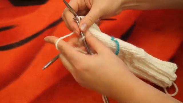 Варежки спицами _ простой способ _ узор _Звёздочки_ спицами [get-save.com] смотреть онлайн