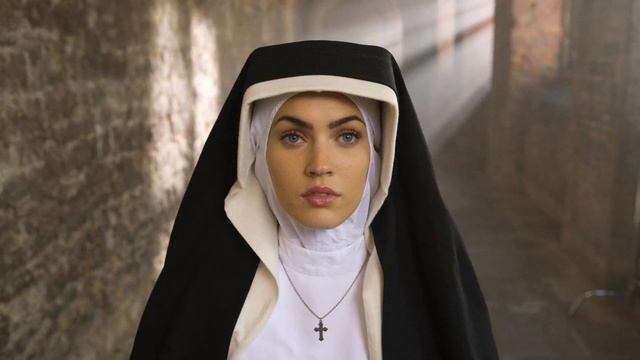 Трагическая история: отчаявшиеся женщина инсценирует собственную смерть и уходят в монастырь смотреть онлайн