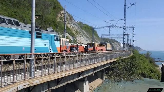 2ЭС4К-074 с путевой техникой смотреть онлайн