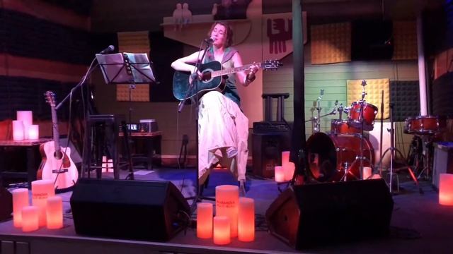 «Кораблики» – Юлия Балабанова (сл. и муз. Григорий Данской) – 27.07.19 – клуб «Джао Да» (г. Москва) смотреть онлайн
