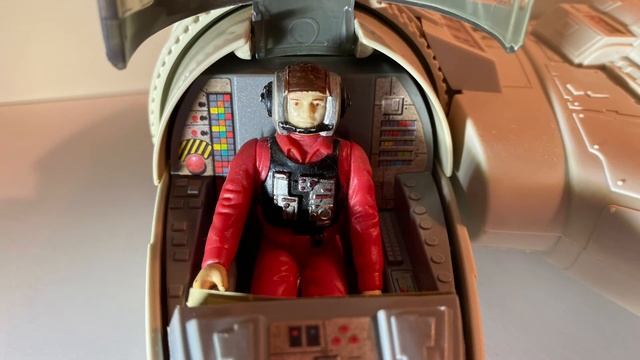 Kenner vs Hasbro B-wing Comparison смотреть онлайн