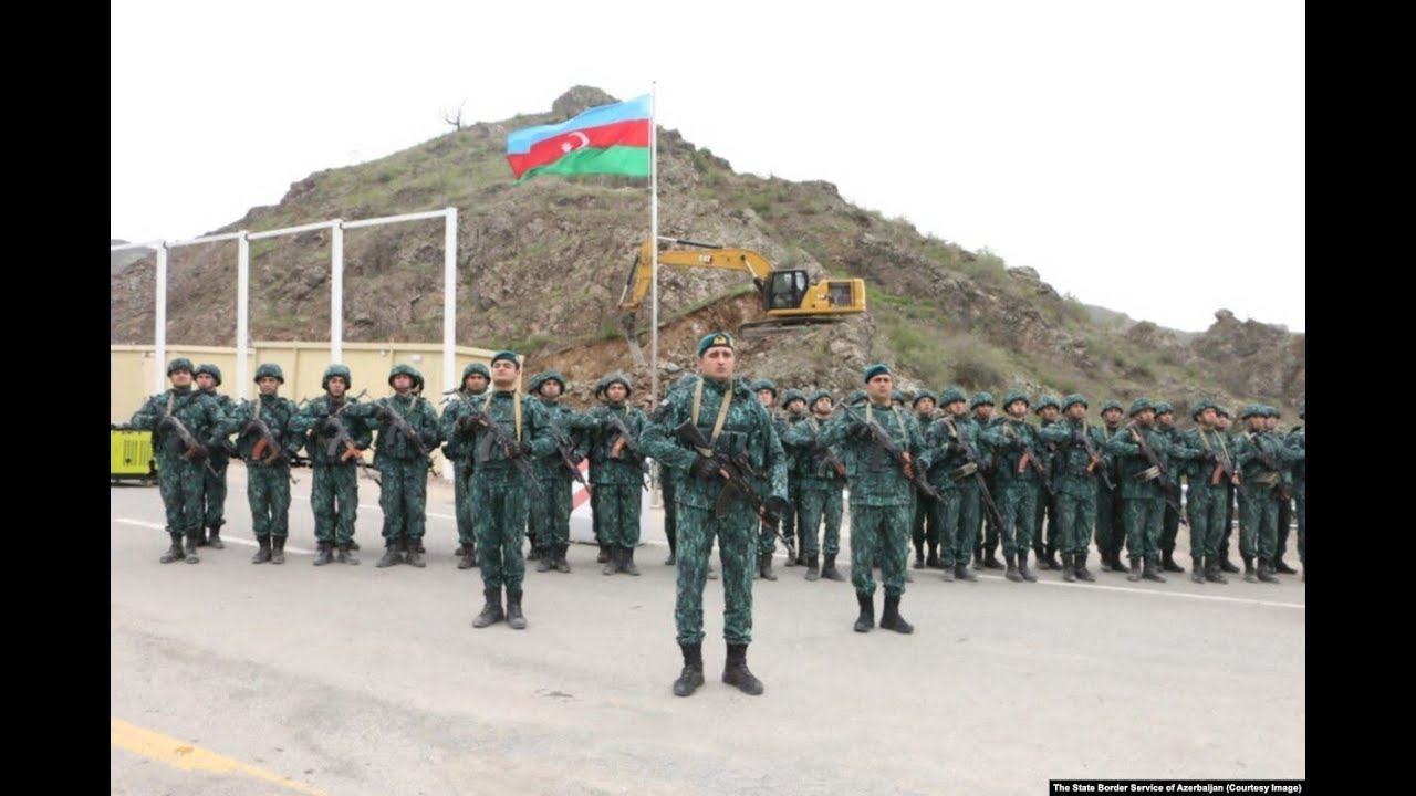 В Лачинском коридоре поднят флаг Азербайджана