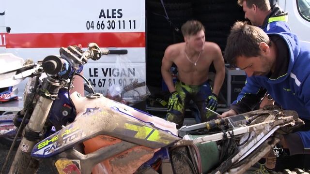 Dramatic and Dirty Start at Red Bull Romaniacs 2017 Day 1 смотреть онлайн