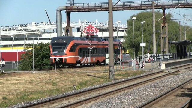 Штадлерский дизель-поезд 2238 на о.п. Китсекюла / Stadler DMU 2238 at Kitseküla stop смотреть онлайн