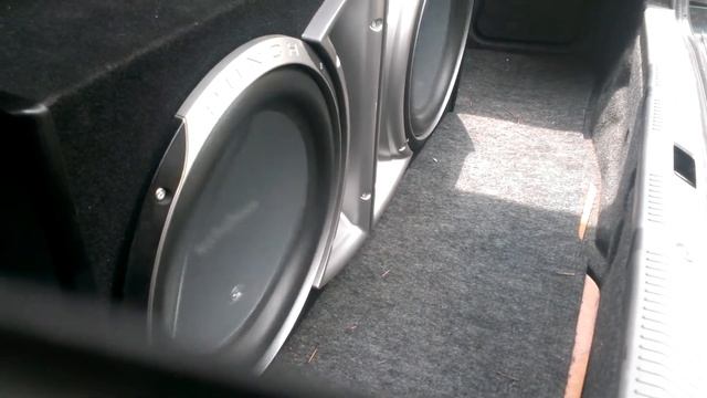 Rockford Fosgate P2's on a Sony 1200 watt Amp. смотреть онлайн