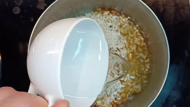 Минтай жареный с рисовой кашей и салатом#Fried Pollock With Rice Porridge And Salad