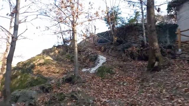 Первая (неудачная для меня) попытка альпинистским способом добраться до Кастелло мол 13 века смотреть онлайн