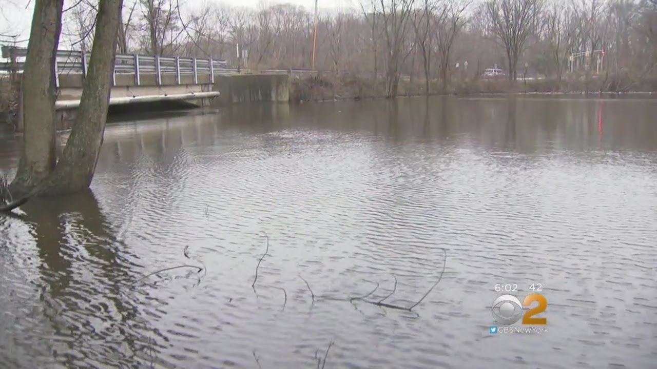 Heavy Rain Causes Concern At Oradell Reservoir смотреть онлайн