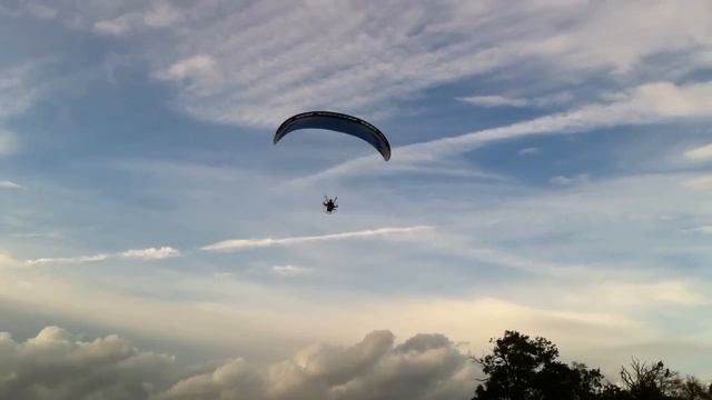 Touch 'n' Go Bulldog 'Spirit" Paramotor смотреть онлайн