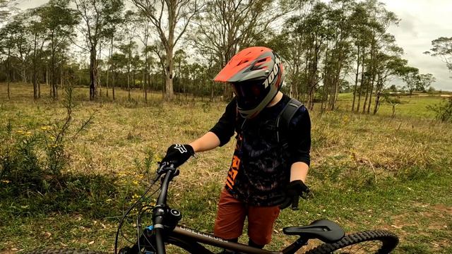 New Bike Day!!! Commencal Clash Essential Frozen Brown!!! смотреть онлайн