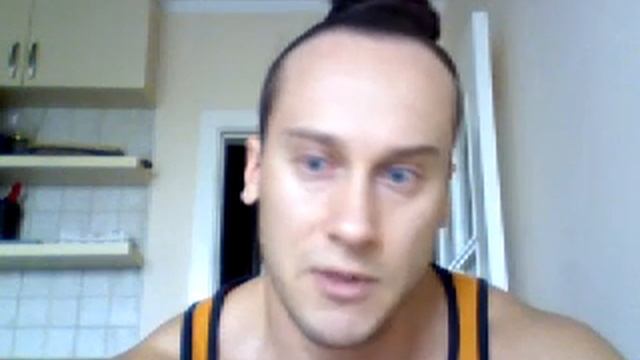 Aerobika, treniruotės su svoriais, mityba, riestas užpakaliukas.