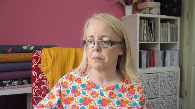 Weekly sewing Vlog. Episode 21. Includes how I finish the neckline of my Maven Pattern Somerset tee смотреть онлайн