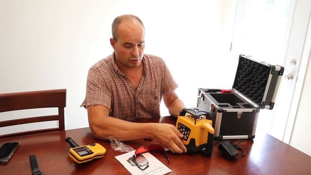 Unpacking the Self-Leveling Laser Level смотреть онлайн