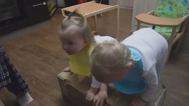 На арене эквилибристы цирка Чинизелли! смотреть онлайн