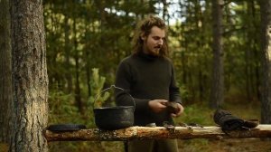 BERTRAN. 3 days solo bushcraft - stove, canvas lavvu, table and spoon making