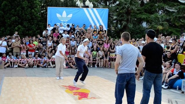 YALTA SUMMER JAM `11 Popping BOOGIE_D   ANNLOCK    Vs    NIXON  DRE 10