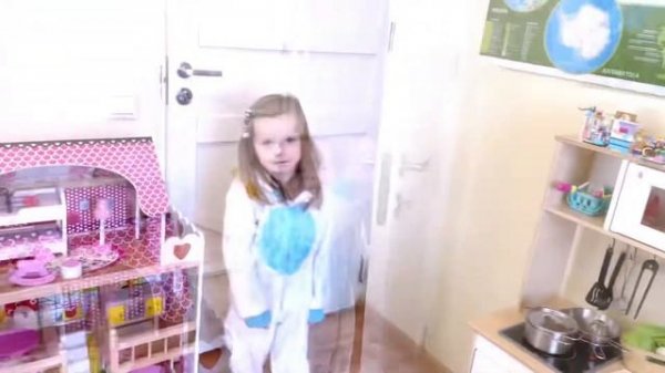 Забавная история про Любимые Игрушки - Прятки с Игрушками