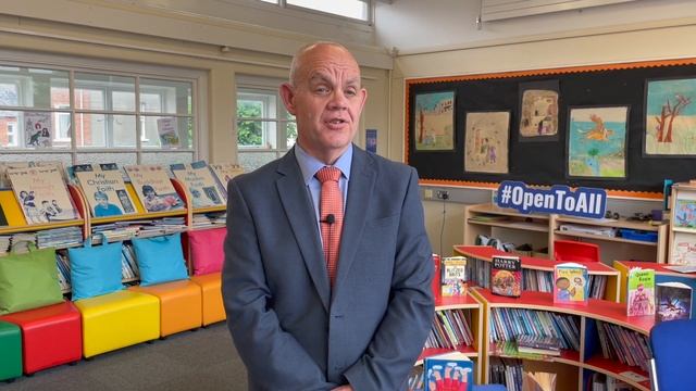 Paul Bell Principal Botanic Primary School - shared education video. смотреть онлайн