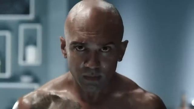 Gillette ProShield Tu Afeitada Increíblemente al Ras | Gillette Latinoamérica I Voice-Over Talent смотреть онлайн