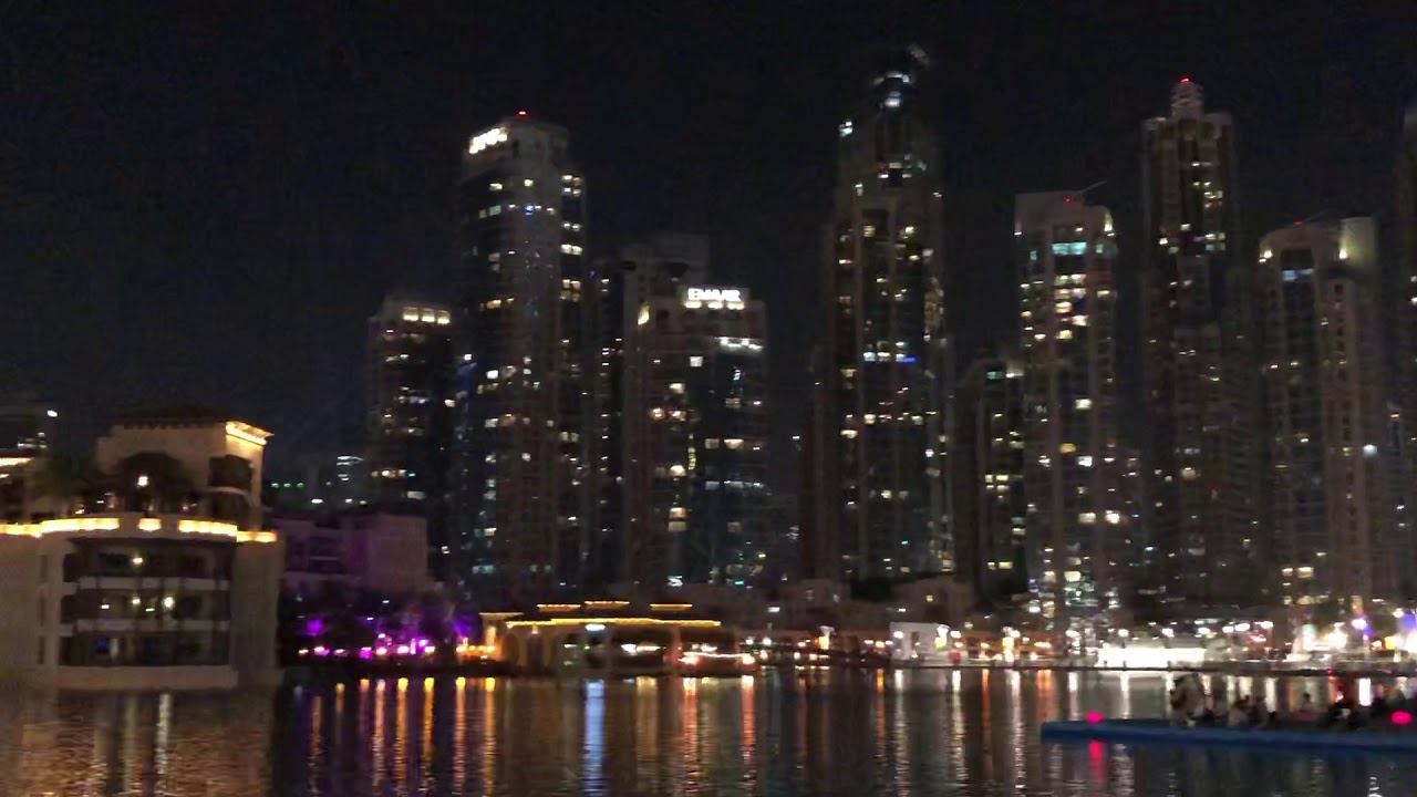 Прогулка по площади Бурж Халифа смотреть онлайн