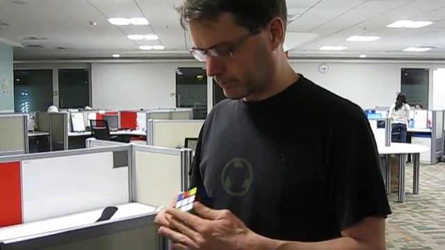 Lars Petrus solves the rubiks cube in 25 secs смотреть онлайн
