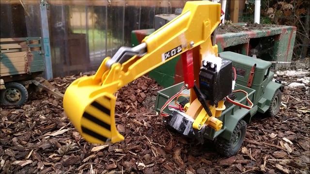 RC truck WPL B14 with excavator, test.Радиоуправляемый грузовик WPL B14 с экскаватором, испытание. смотреть онлайн