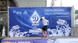 Шоу футбольный фристайл-футбольный поцелуй