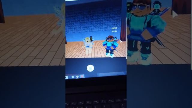 Песня катились слёзы на холодный кафель