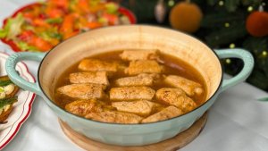 Простые, но слегка необычные сочные мясные рулетики на Новогодний стол